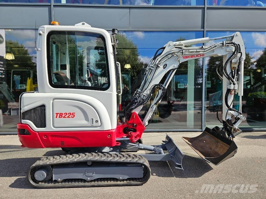 Takeuchi TB 225 小型挖掘机