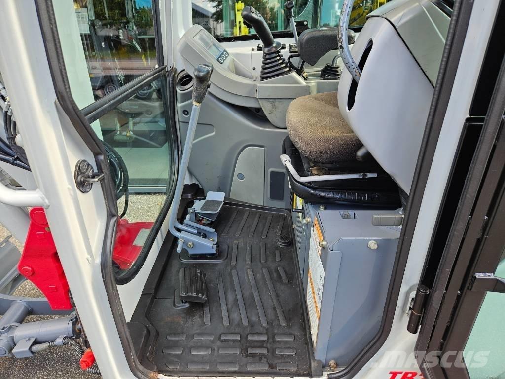 Takeuchi TB 225 小型挖掘机