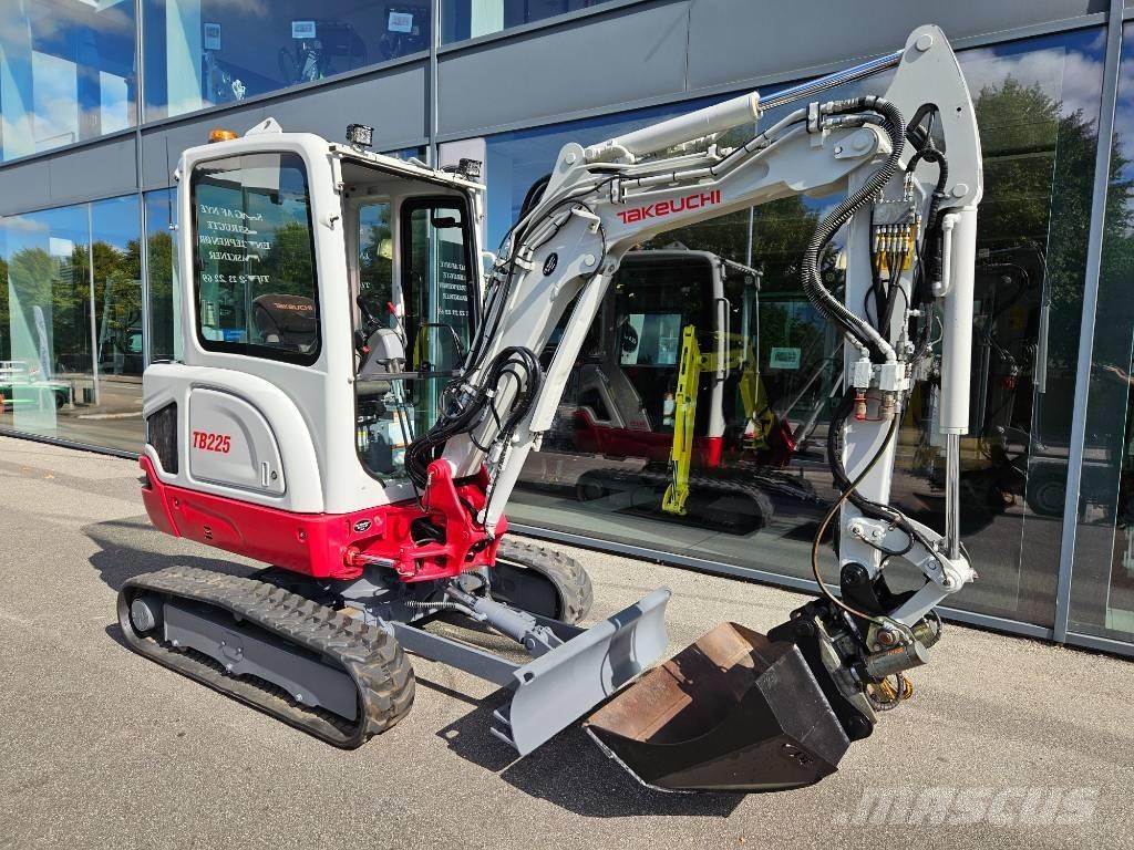 Takeuchi TB 225 小型挖掘机