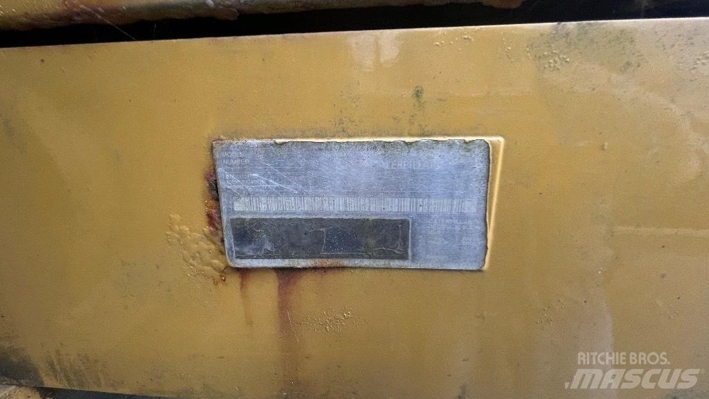 CAT 324 D L 履带挖掘机