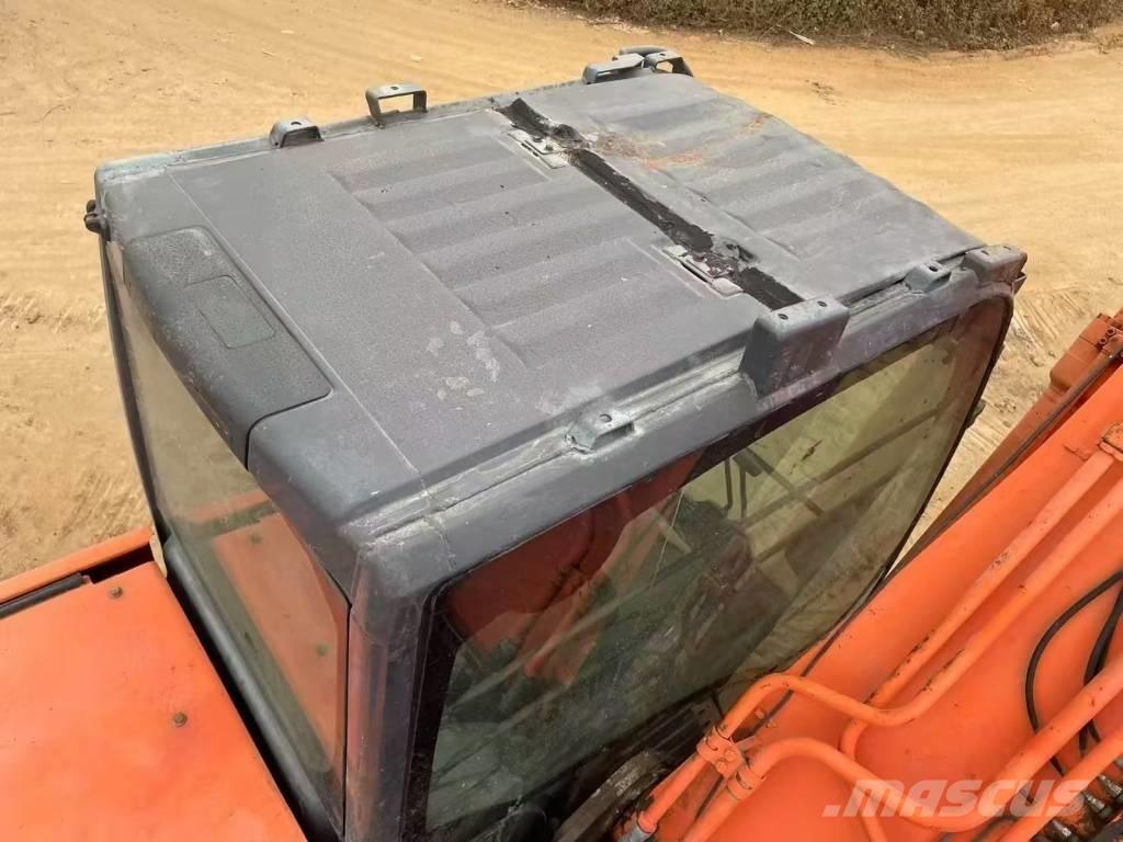 Hitachi ZX 200 履带挖掘机