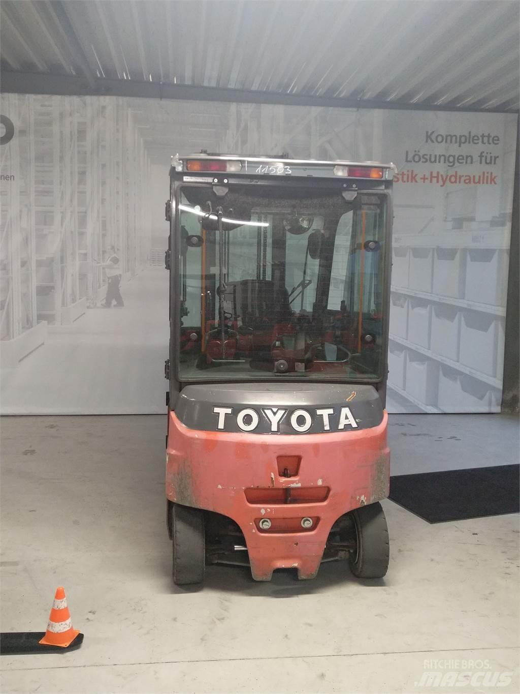 Toyota 8FBMT30 电动叉车