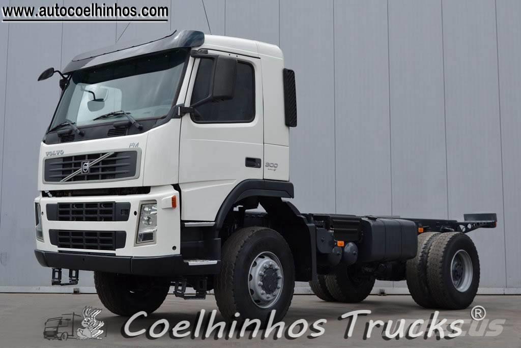 Volvo Fm 300  4x4 平板车