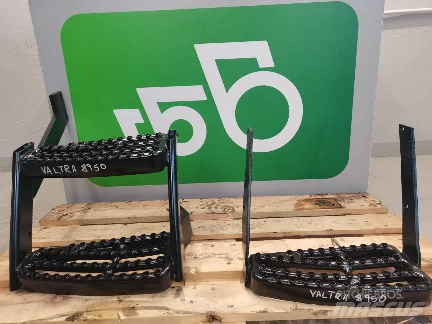 Valtra 8950  stairs 驾驶室与内部