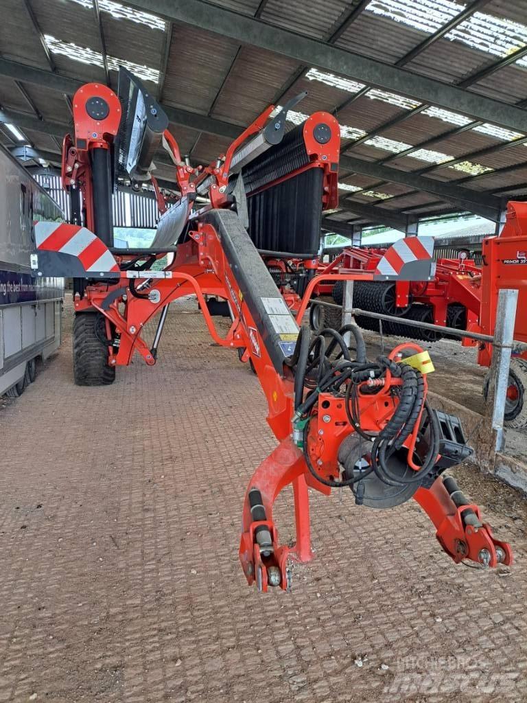 Kuhn Merge Maxx 犁耙和摊草机
