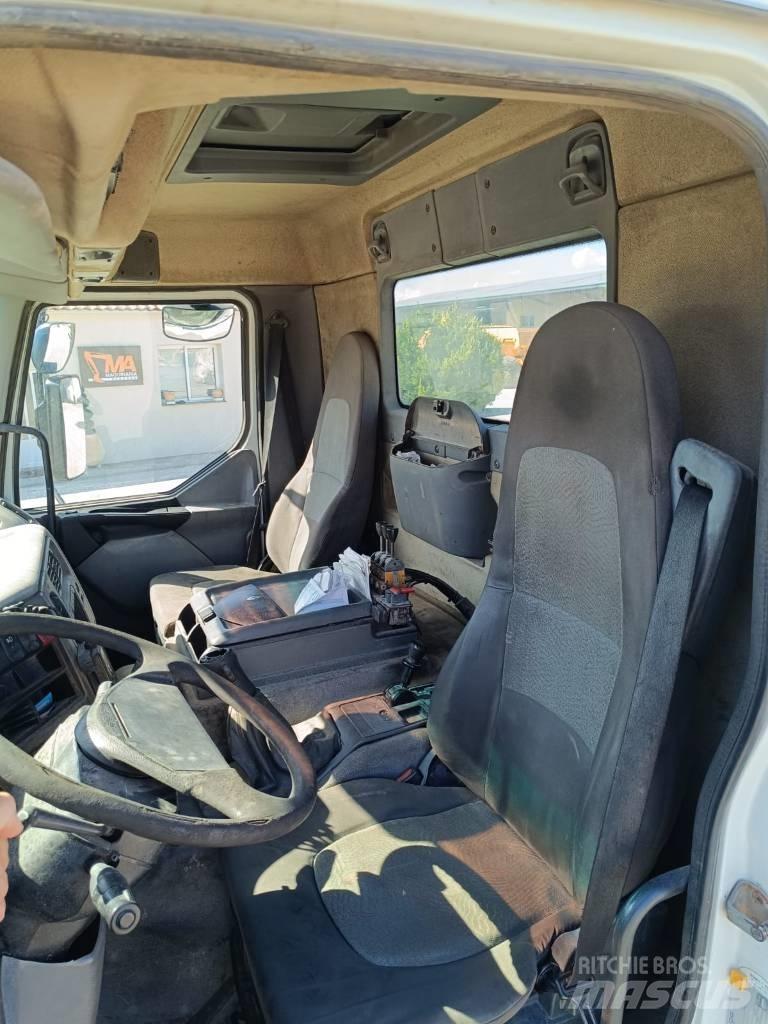 Renault 320 DCI 起重车