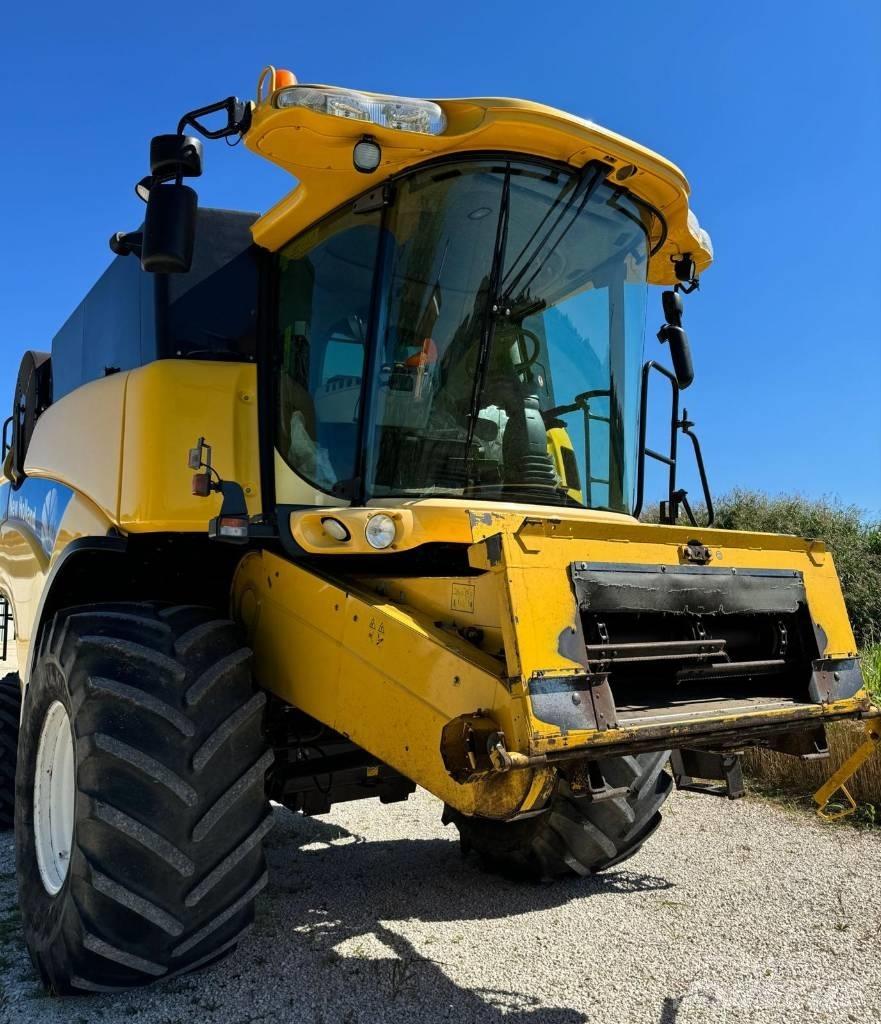 New Holland CX 760 联合收割机