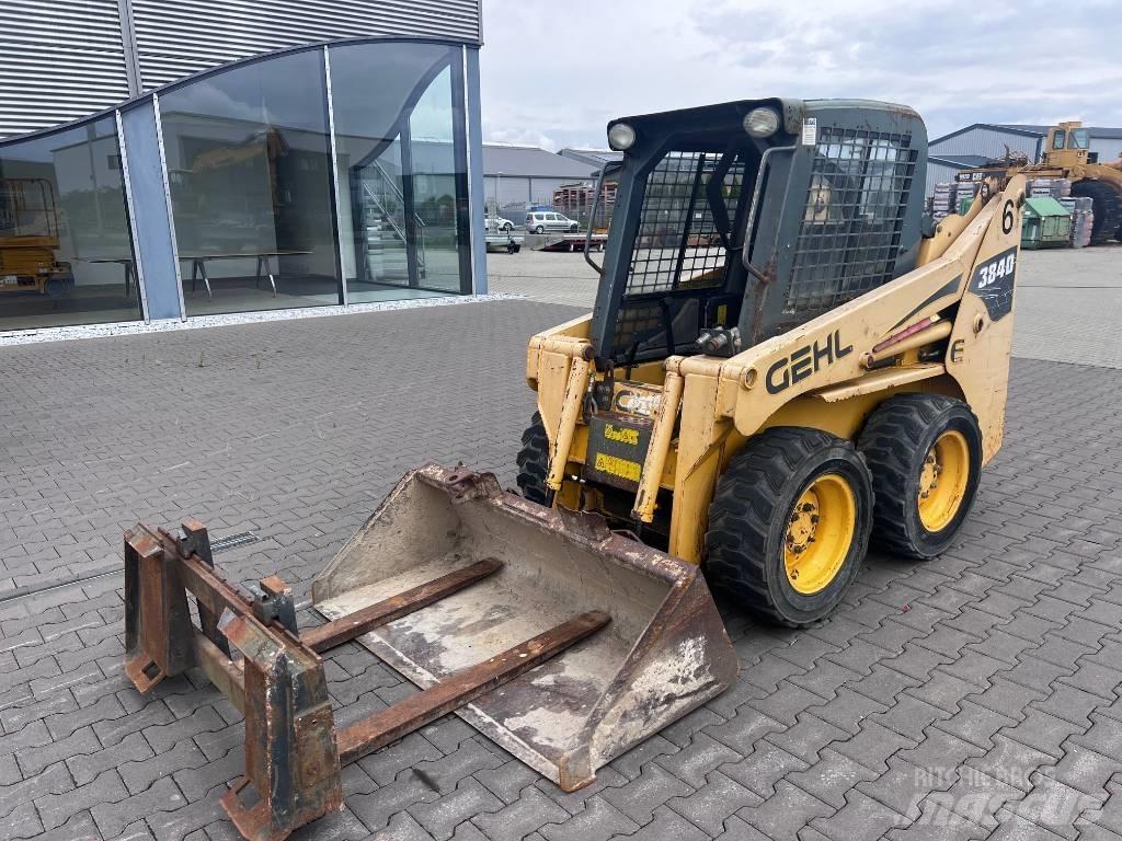 Gehl 3840 E 滑移装载机