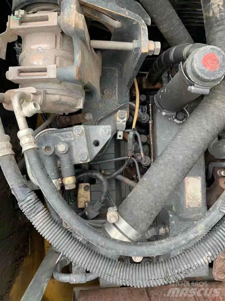 Komatsu PC 138 US 中型挖掘机