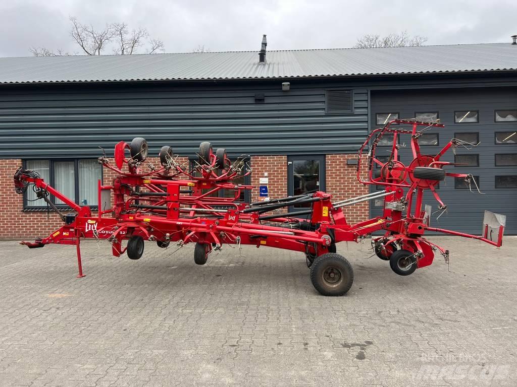 Lely Lotus 1325 犁耙和摊草机