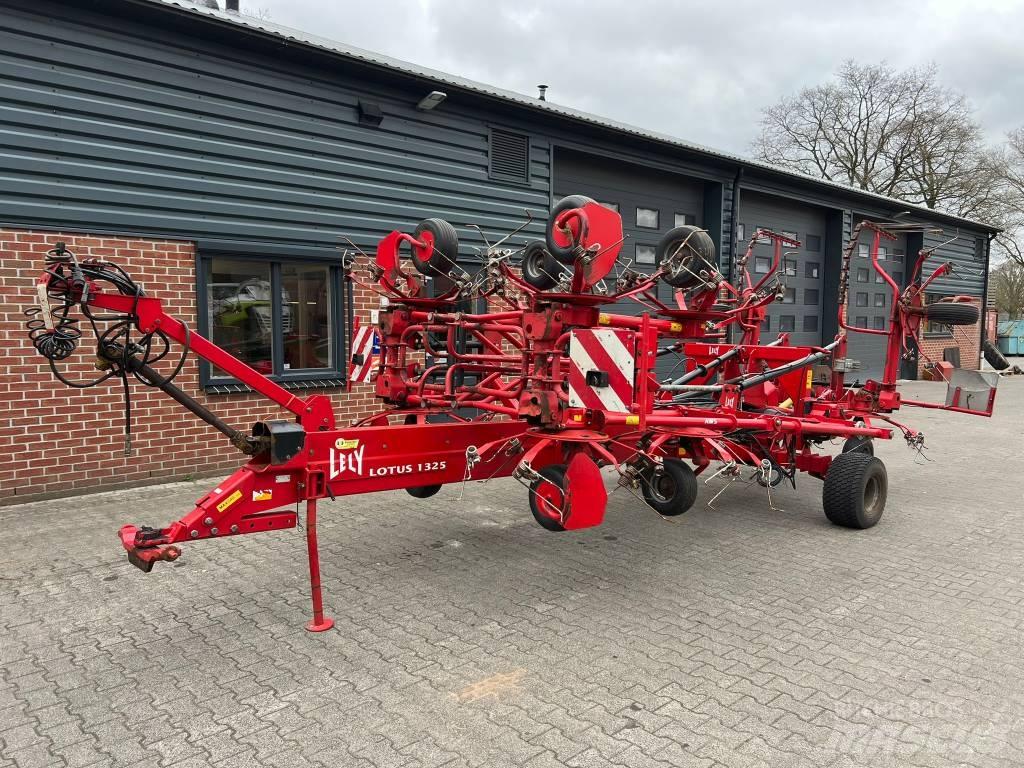 Lely Lotus 1325 犁耙和摊草机