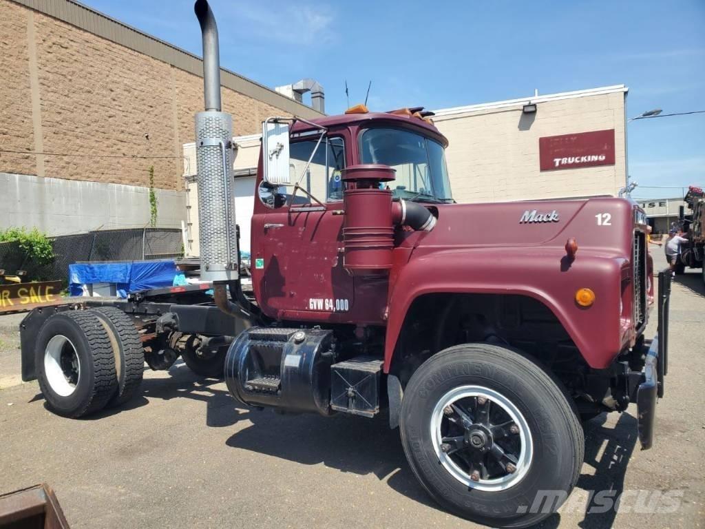 Mack RD 690 P 牵引车