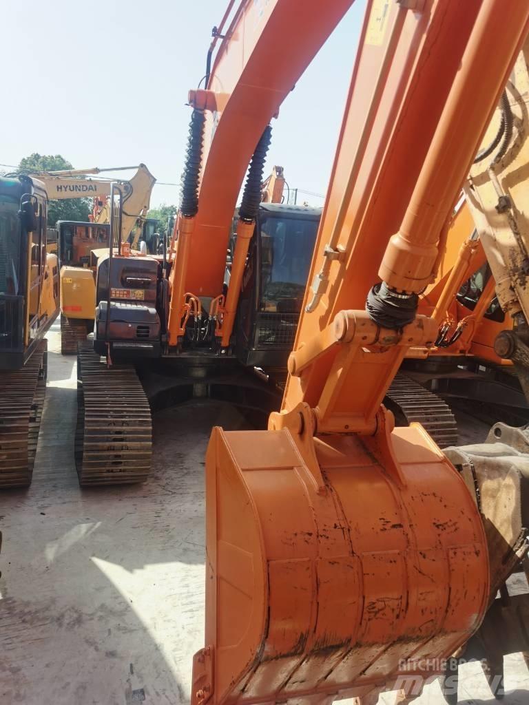 Hitachi ZX 210 履带挖掘机
