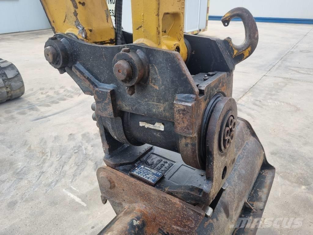 CAT 305E2 小型挖掘机