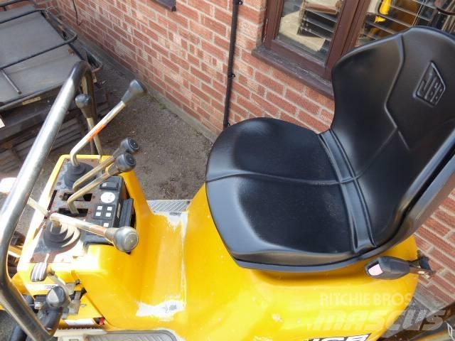 JCB 8008 CTS 小型挖掘机