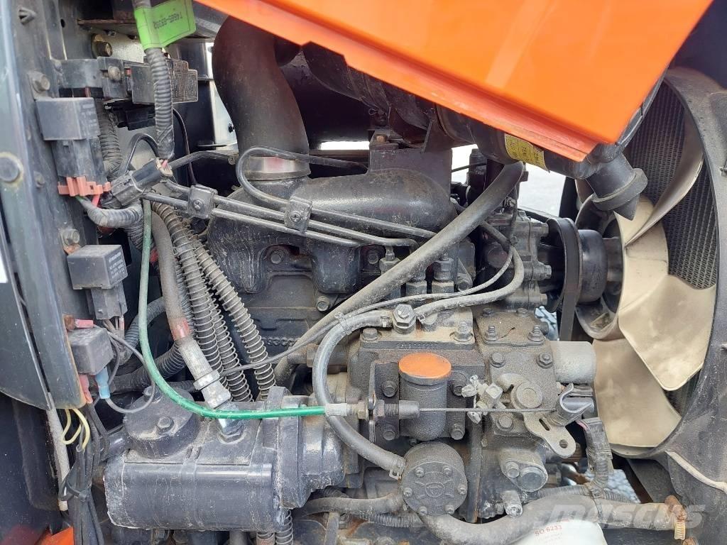 Kioti CK 2810 HST 小型拖拉机