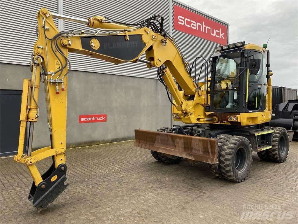 Komatsu PW118MR-11 轮式挖掘机