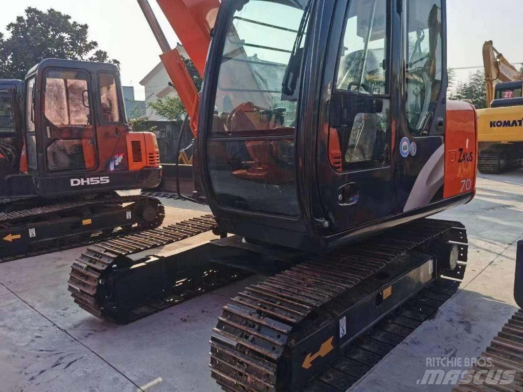 Hitachi ZX 70 中型挖掘机