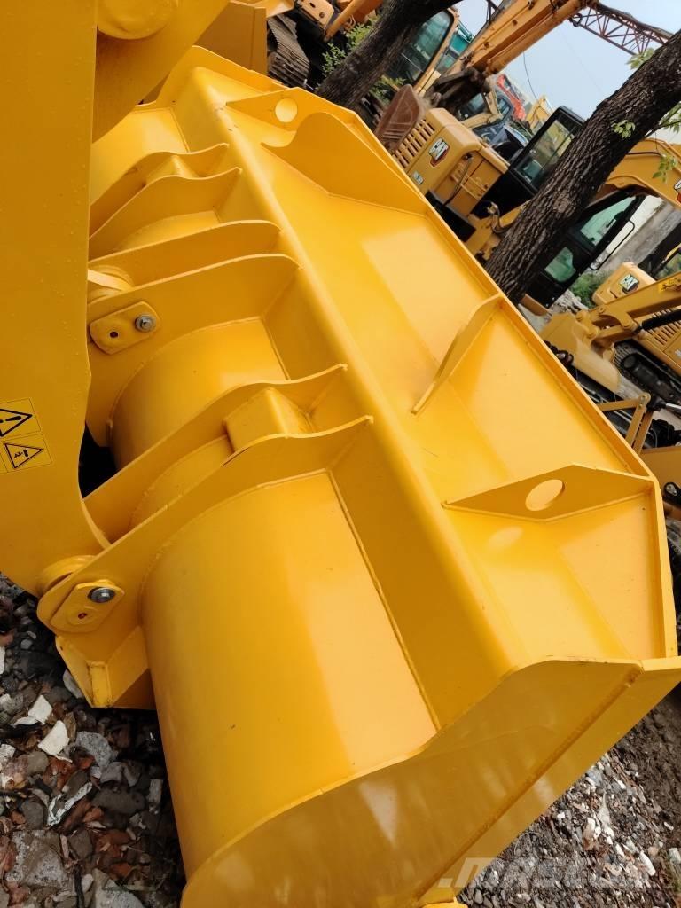 Komatsu WA 320-5 轮式装载机
