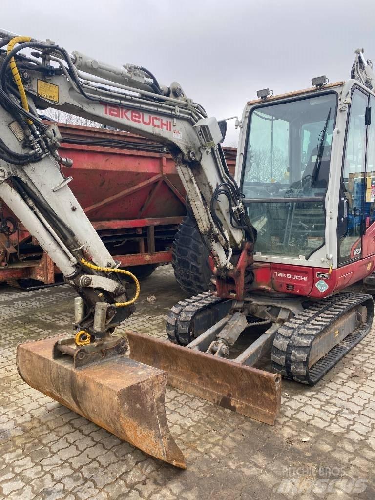 Takeuchi TB230 小型挖掘机