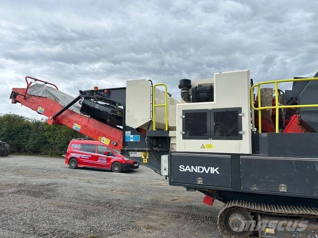 Sandvik QJ 241 移动式破碎机