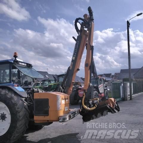 Rousseau FULGOR 850 牧场割草机和切顶器