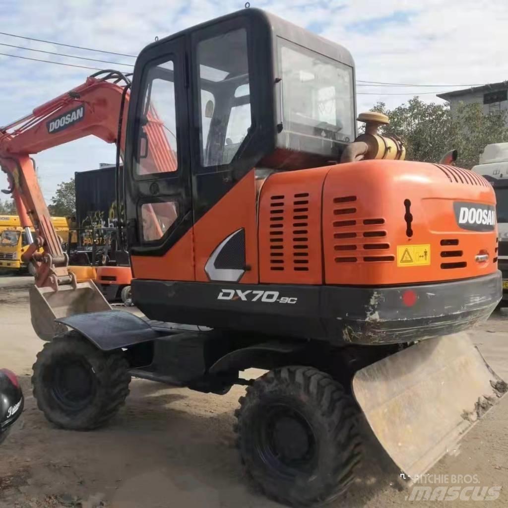 Doosan DX70W-9C 轮式挖掘机