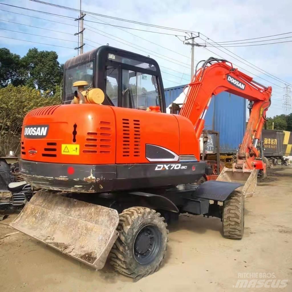 Doosan DX70W-9C 轮式挖掘机