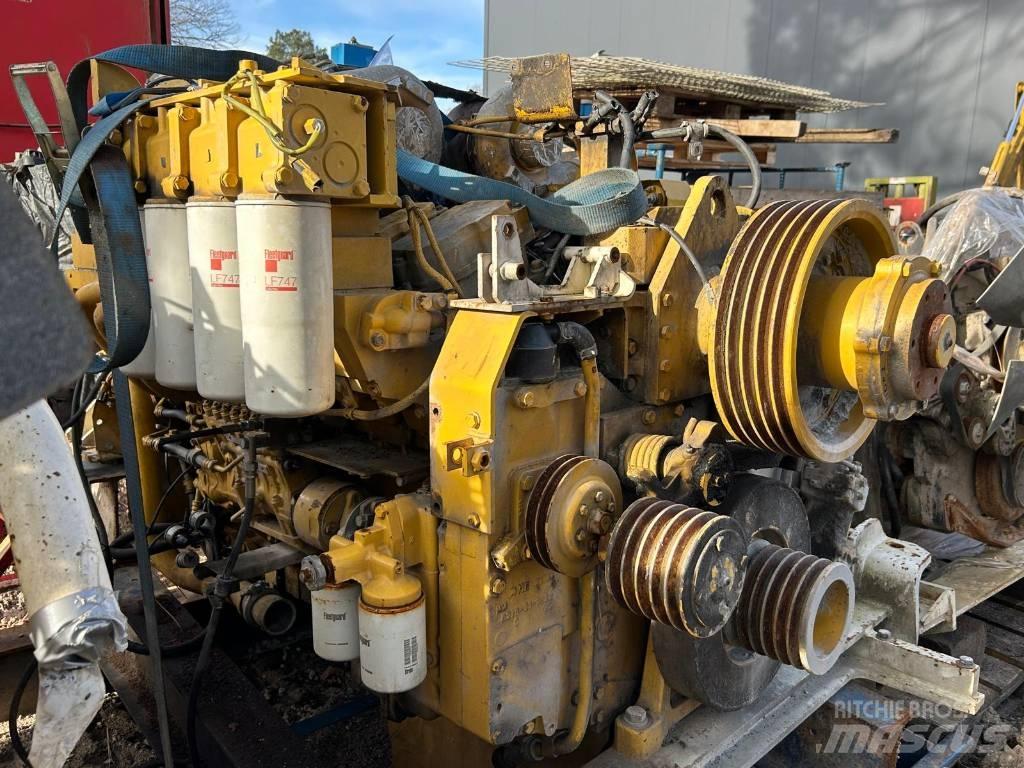 Komatsu SA12V140 发动机