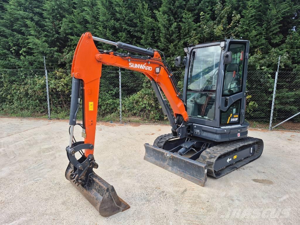 Sunward SWE 25 UF 小型挖掘机
