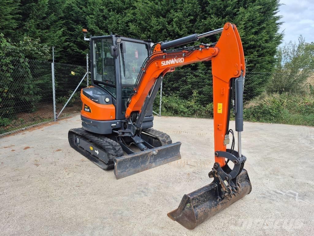 Sunward SWE 25 UF 小型挖掘机