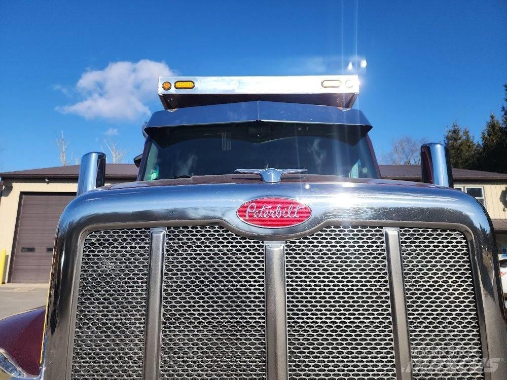 Peterbilt 567 牵引车