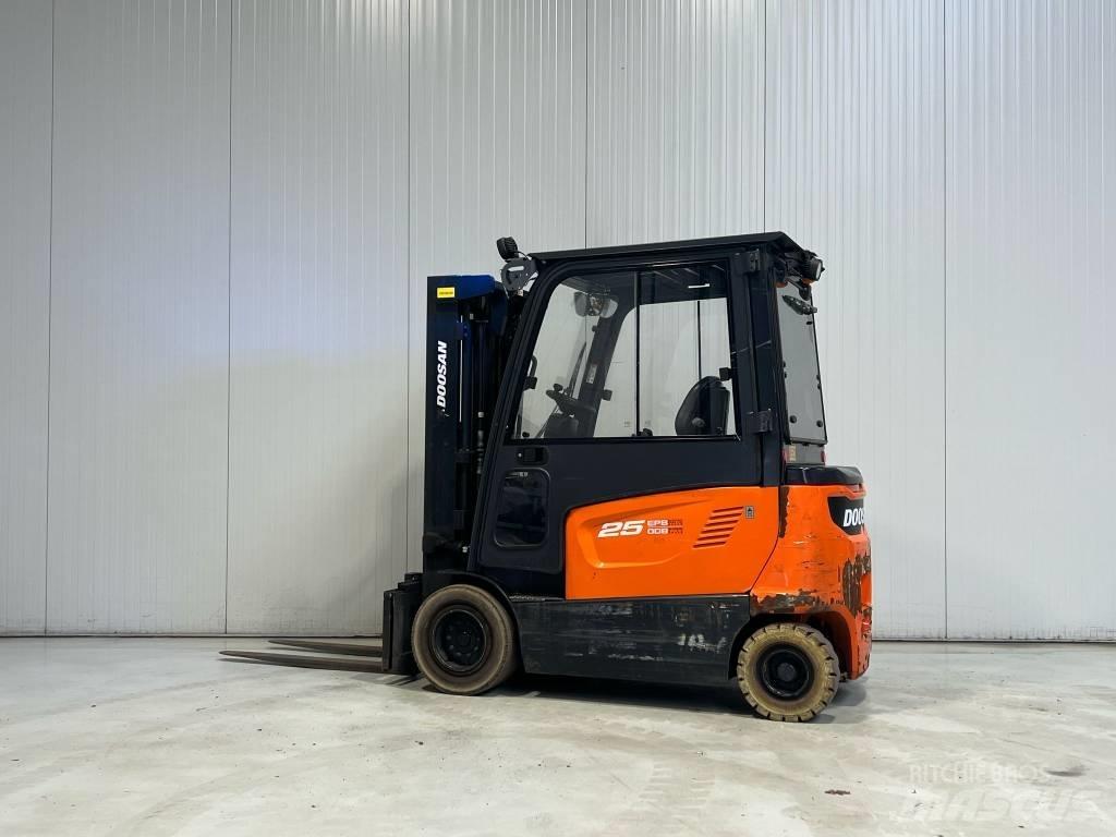 Doosan B25X-7 电动叉车