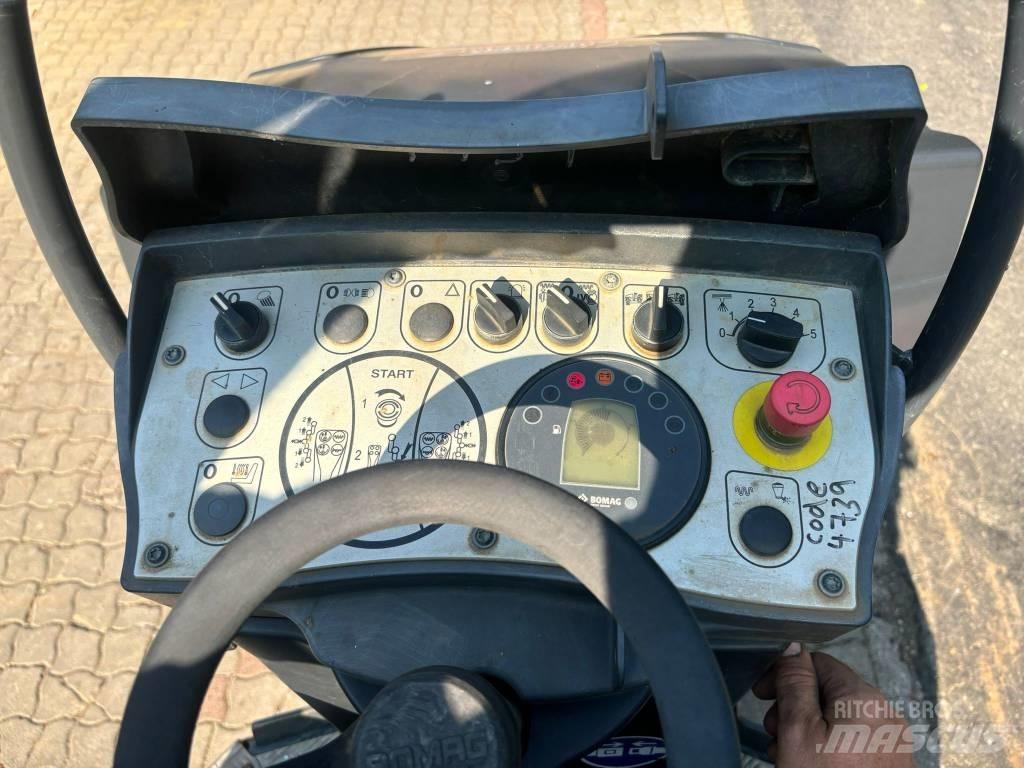 Bomag BW 120 AD-5 双轮压路机