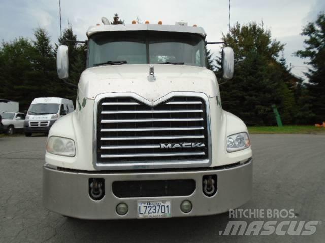 Mack CXU 613 牵引车
