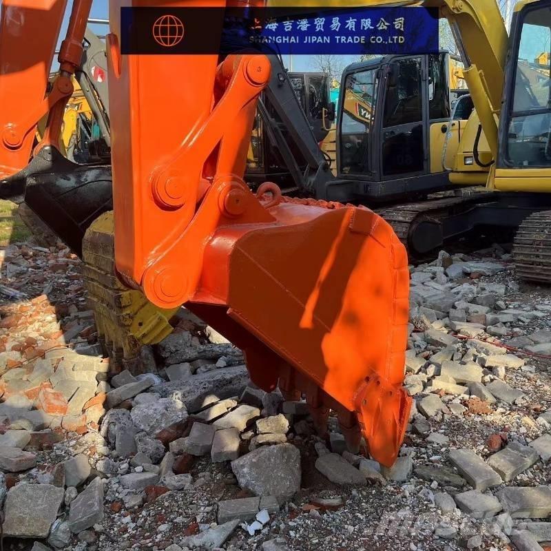 Hitachi ZX 135 履带挖掘机