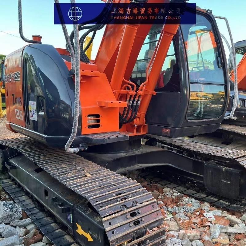 Hitachi ZX 135 履带挖掘机