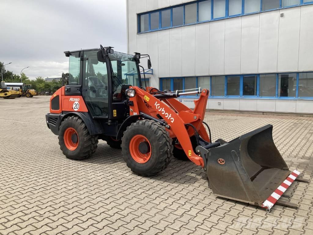 Kubota R 090 滑移装载机