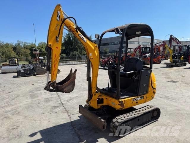 JCB 8018 CTS 小型挖掘机