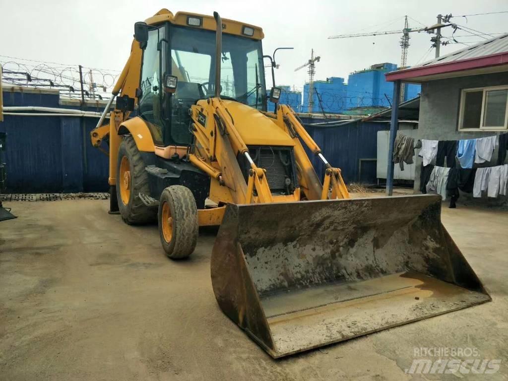 JCB 3CX 反铲装载机