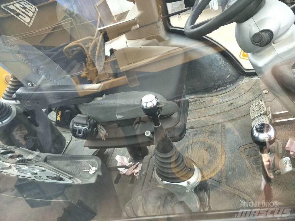 JCB 3CX 反铲装载机