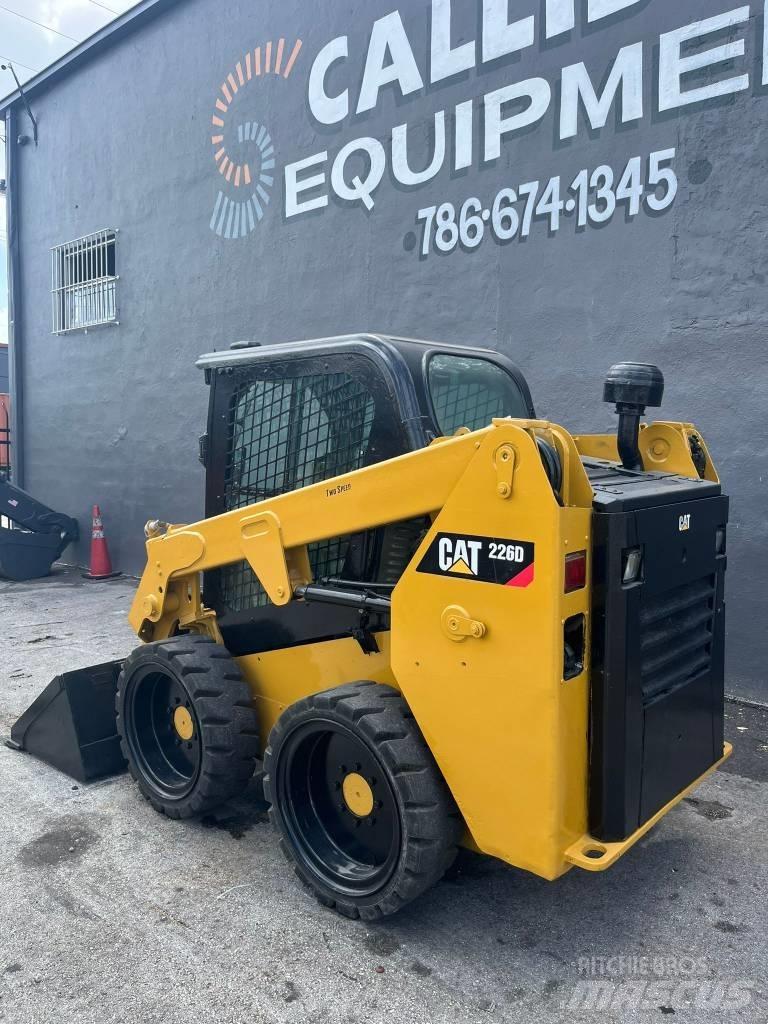 CAT 226 D 滑移装载机