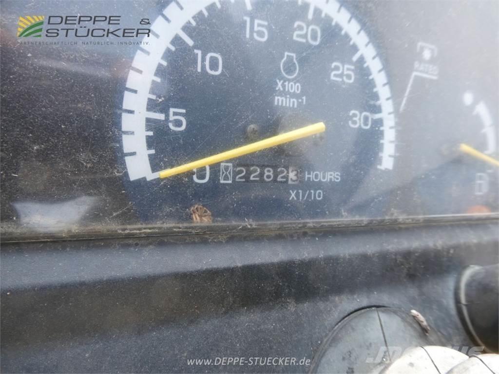 John Deere 2320 小型拖拉机