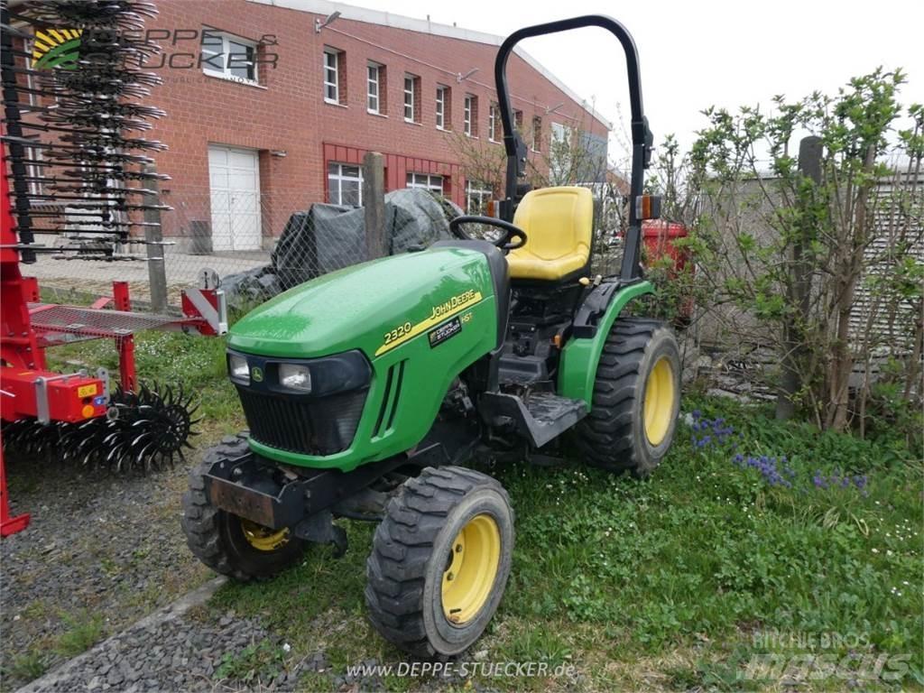 John Deere 2320 小型拖拉机
