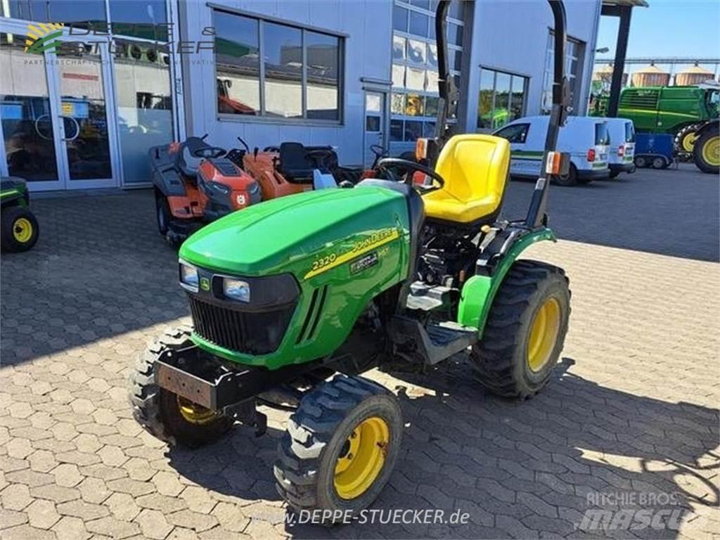 John Deere 2320 小型拖拉机