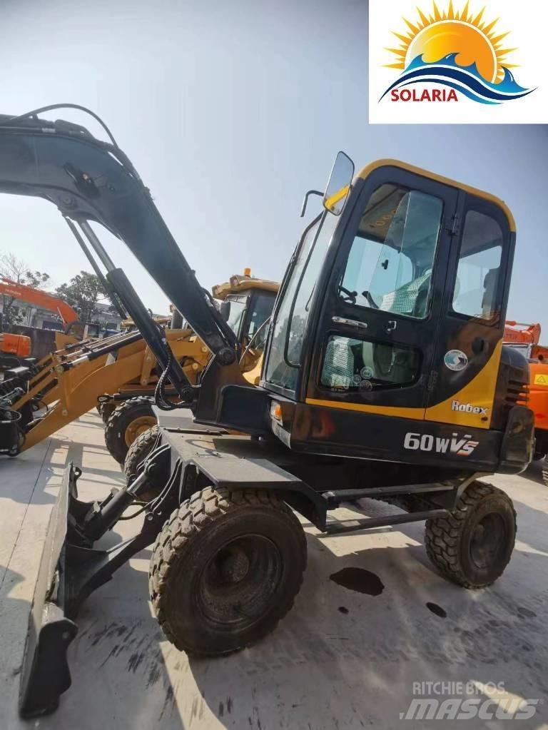 Hyundai R60W vs 小型挖掘机