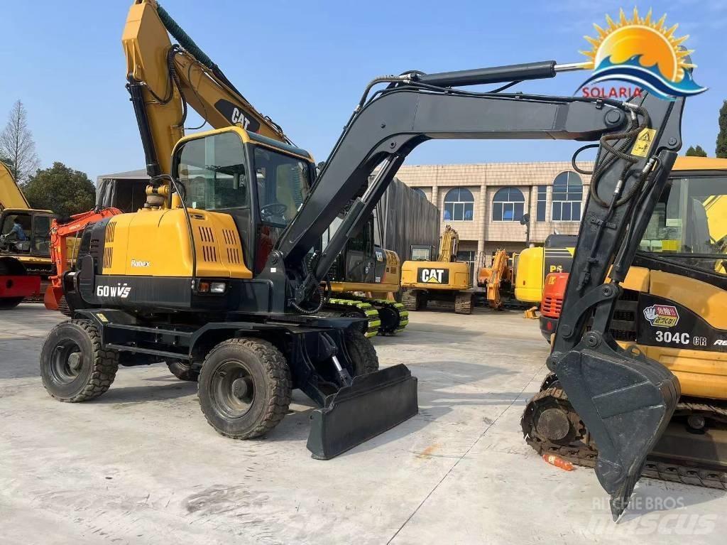 Hyundai R60W vs 小型挖掘机