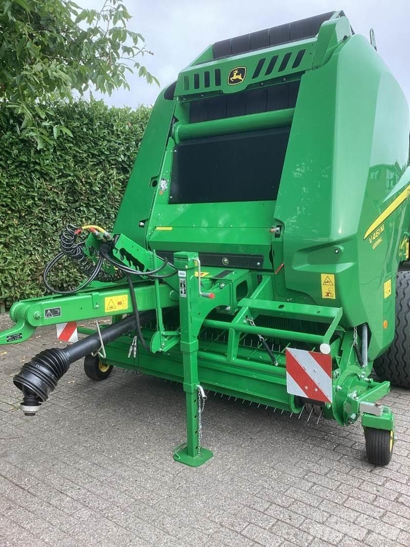 John Deere V461M 圆捆打捆机