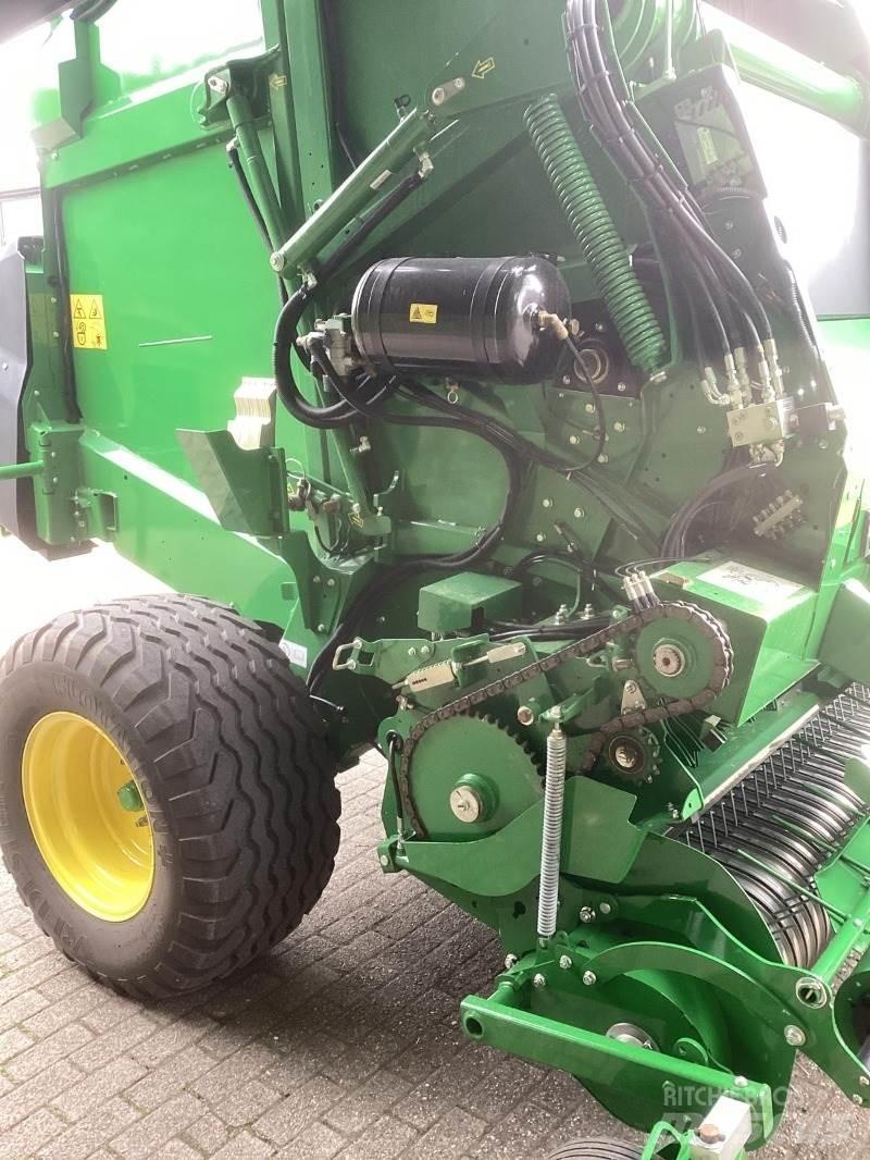 John Deere V461M 圆捆打捆机