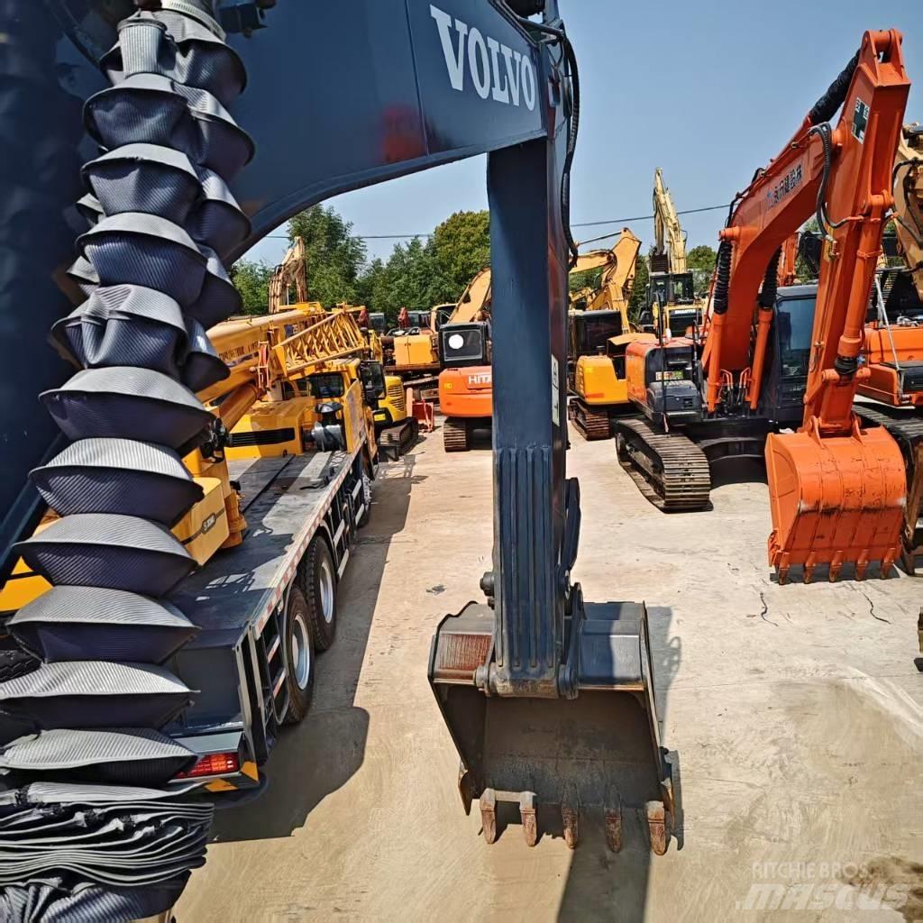 Volvo EC 220 履带挖掘机